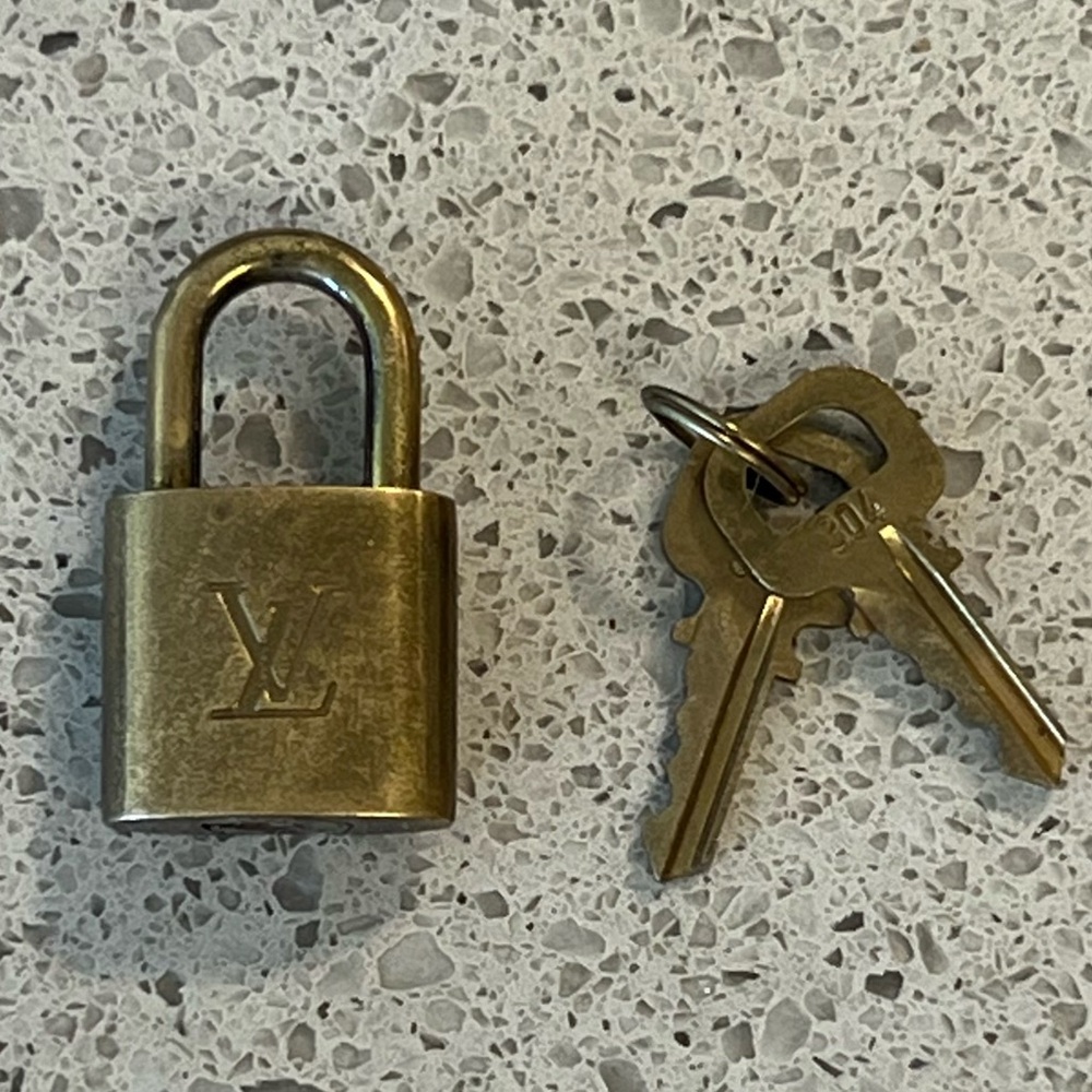 LOUIS VUITTON Lock and Key - 💯 AUTHENTIC